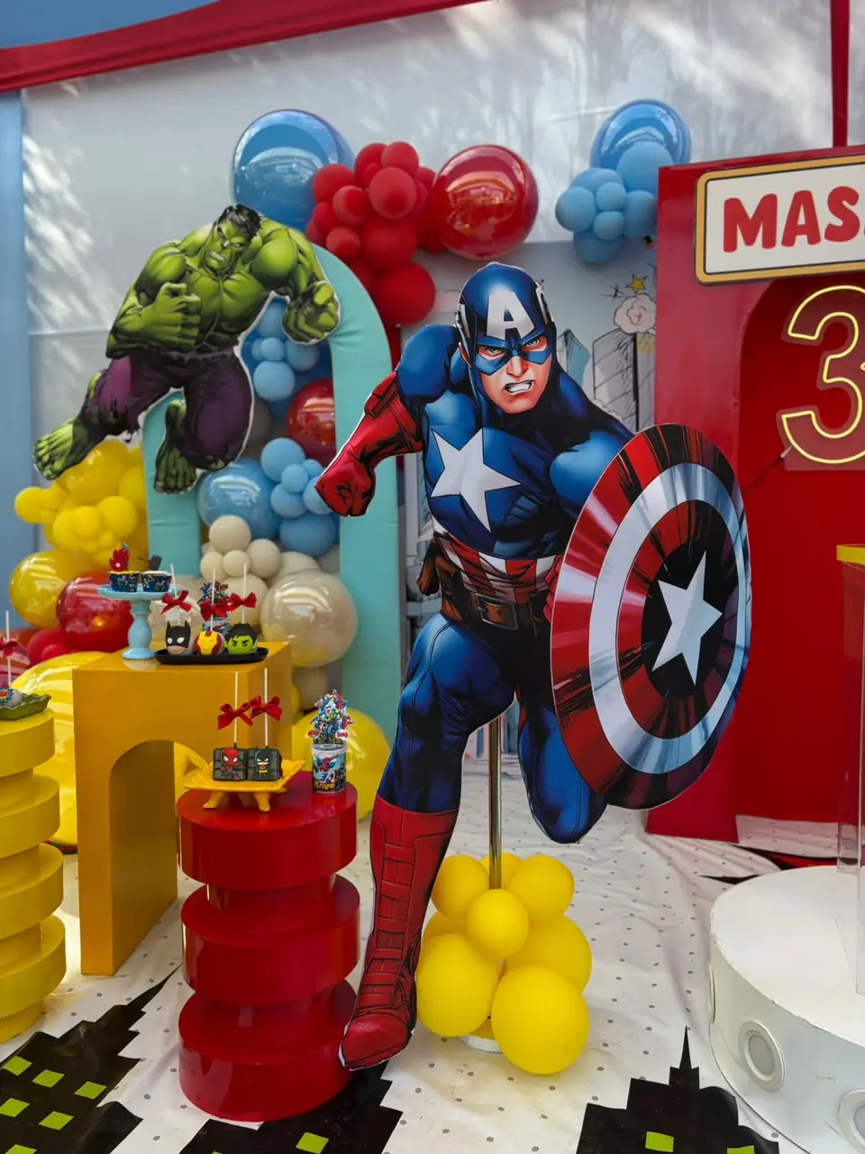 Decoración temática Superhéroes Marvel para cumpleaños infantil en Lima